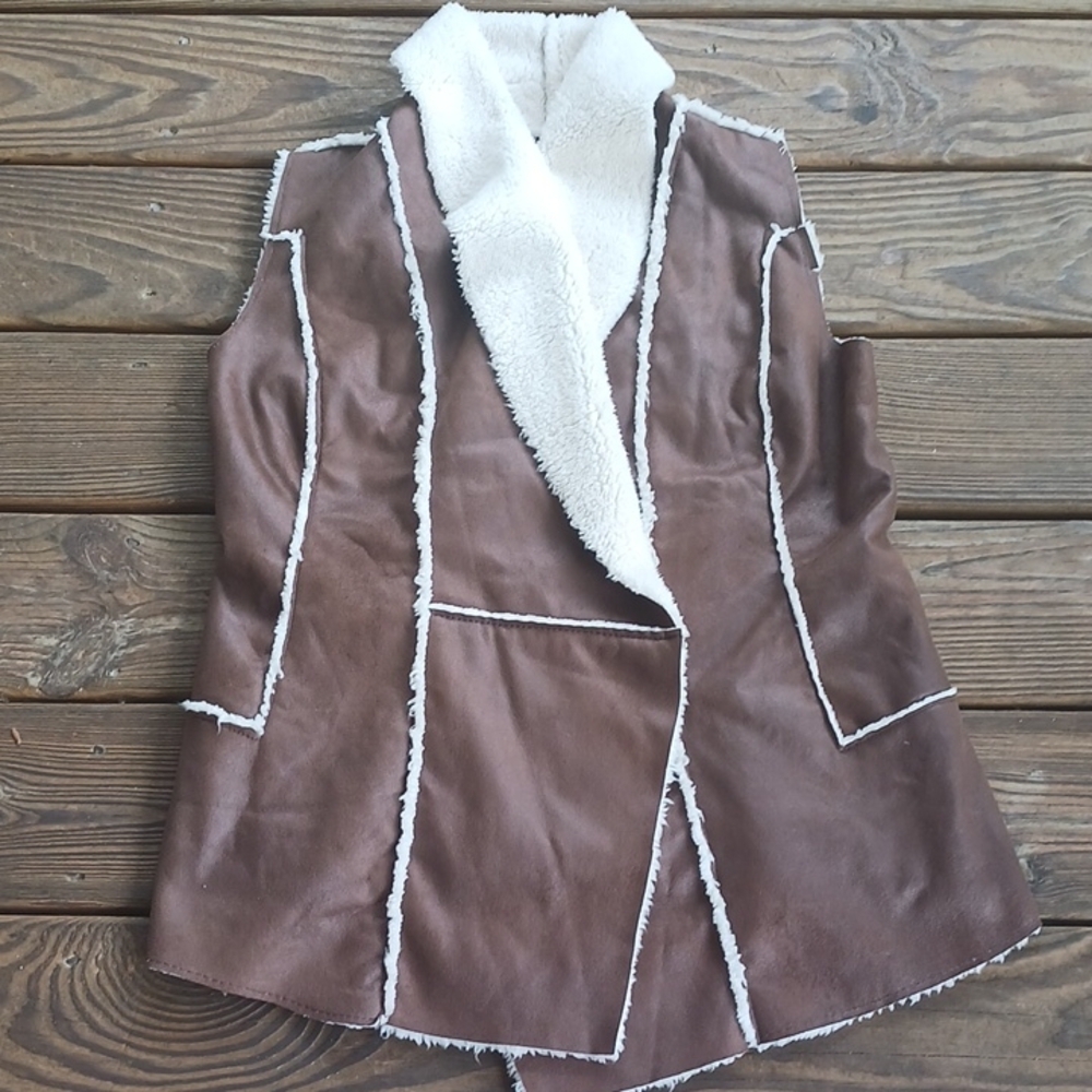 Me Jane Faux fur brown vest size M